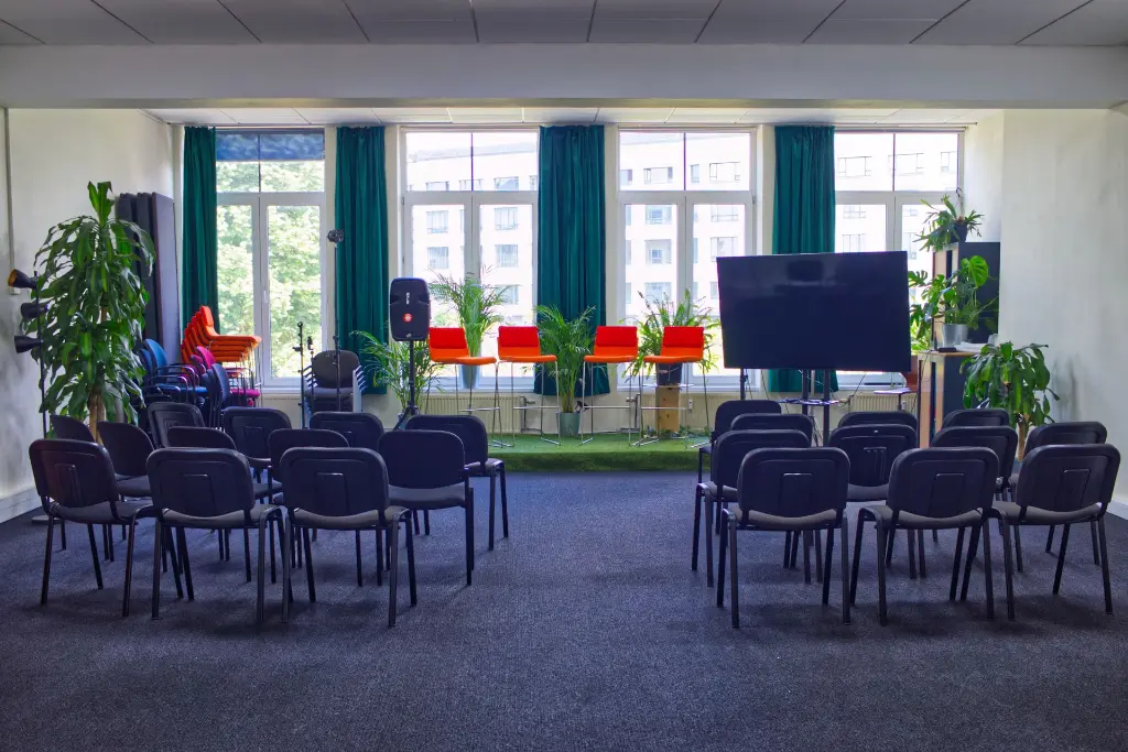 Elinor Ostrom B - Panel.webp